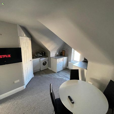 Апартаменты Luton Short Term Lets - Cardiff Road Экстерьер фото
