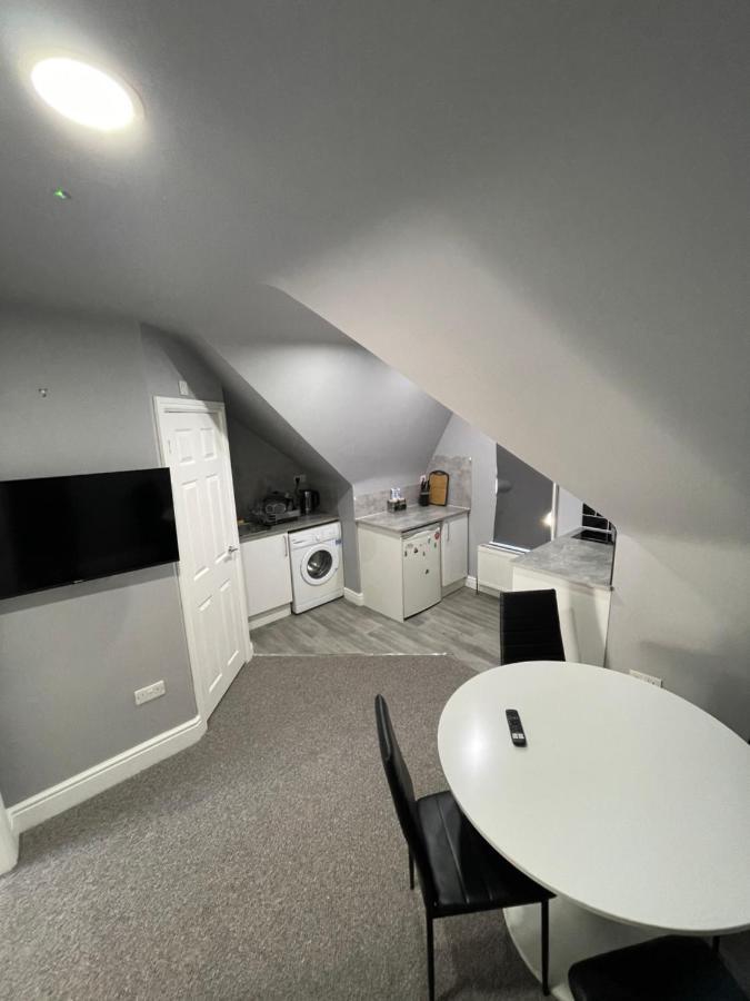 Апартаменты Luton Short Term Lets - Cardiff Road Экстерьер фото